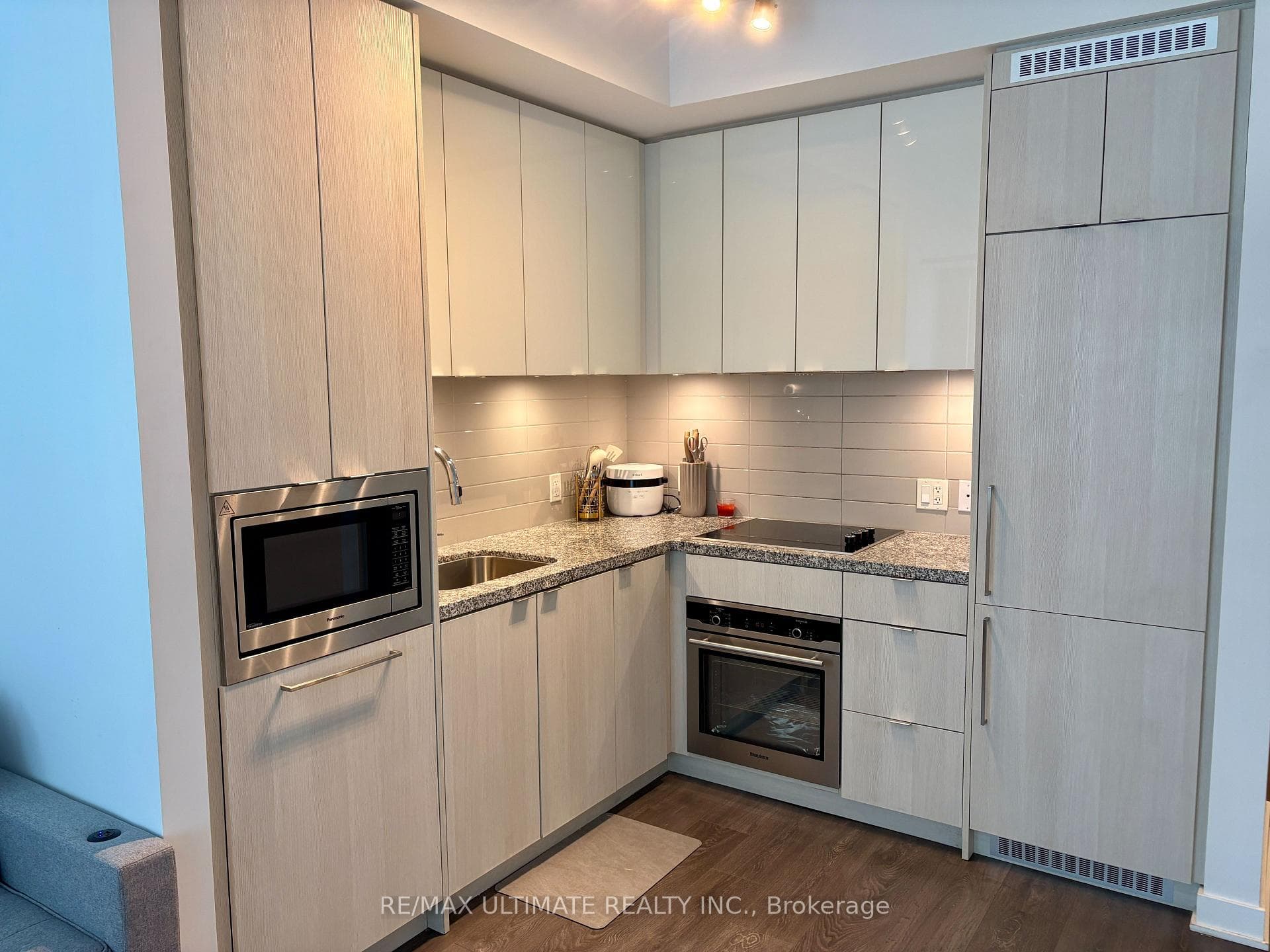 125 BLUE JAYS Way Unit 3310 photo 1