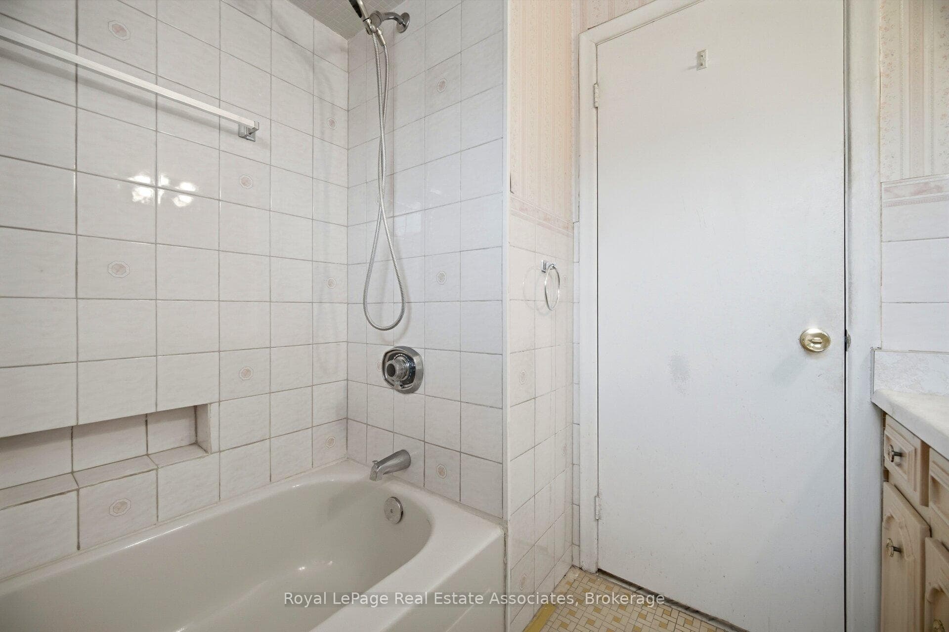 193 Kingsview Boulevard photo 37
