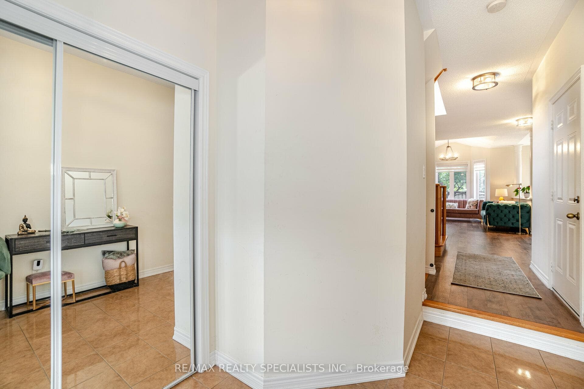 342 GIDDINGS Crescent photo 5