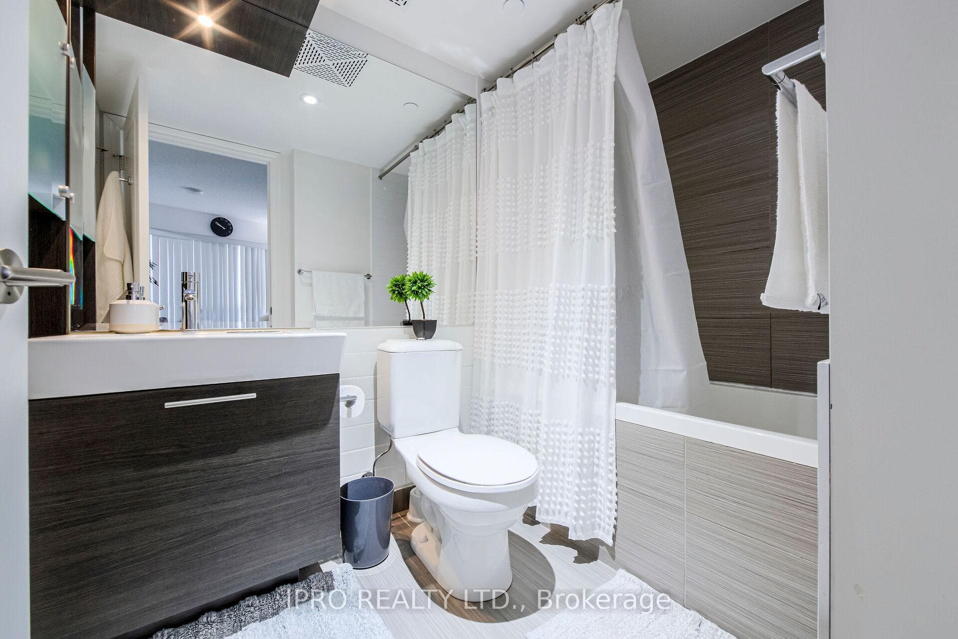 386 Yonge Street Unit 708 photo 27