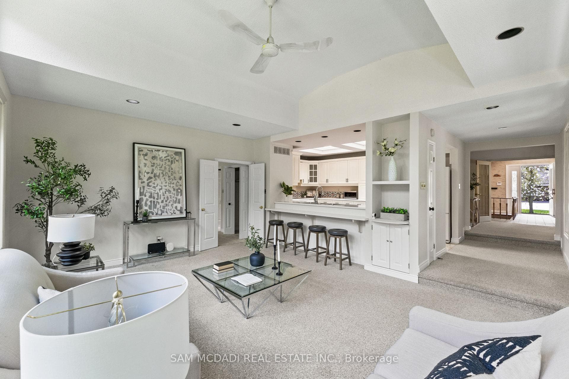 521 Vanessa Crescent photo 11