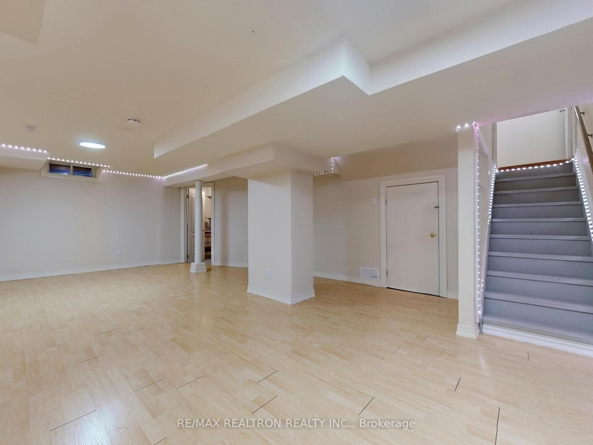 4 Wessex Drive photo 32