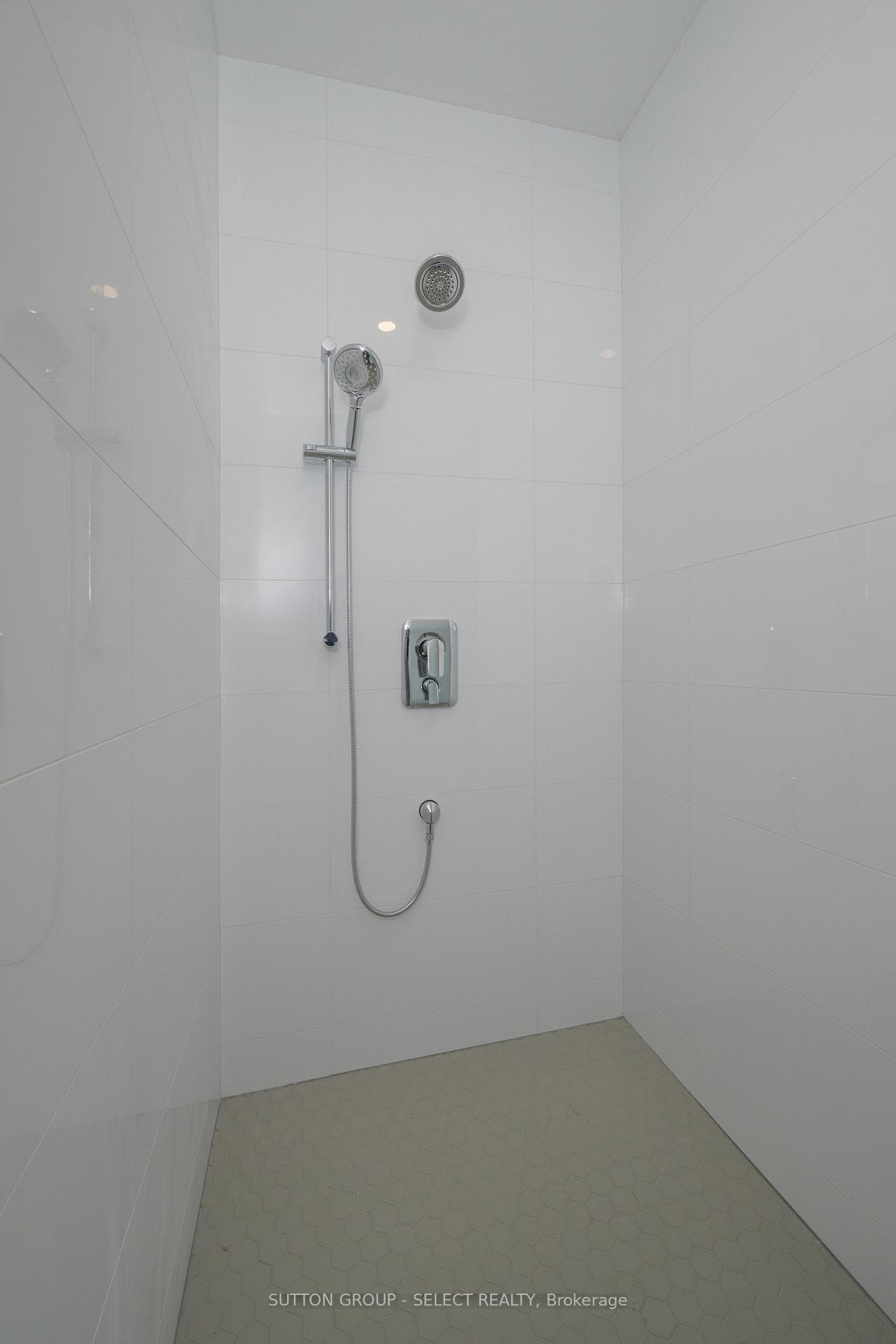 2835 Sheffield Place Unit 7 photo 23