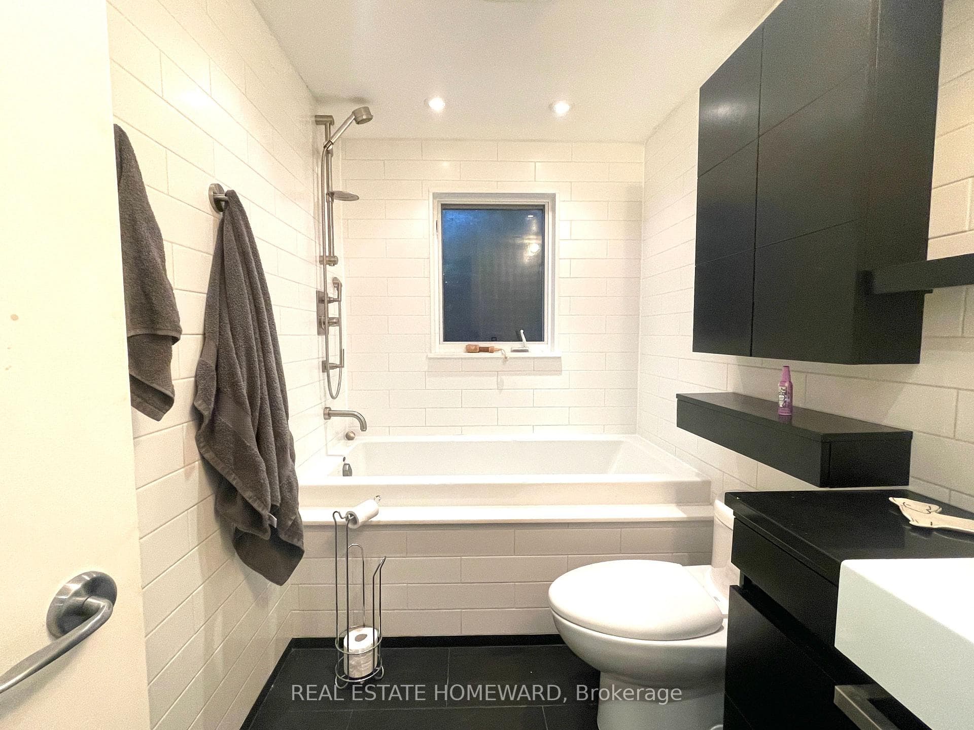 27 Lewis Street Unit Coach photo 16