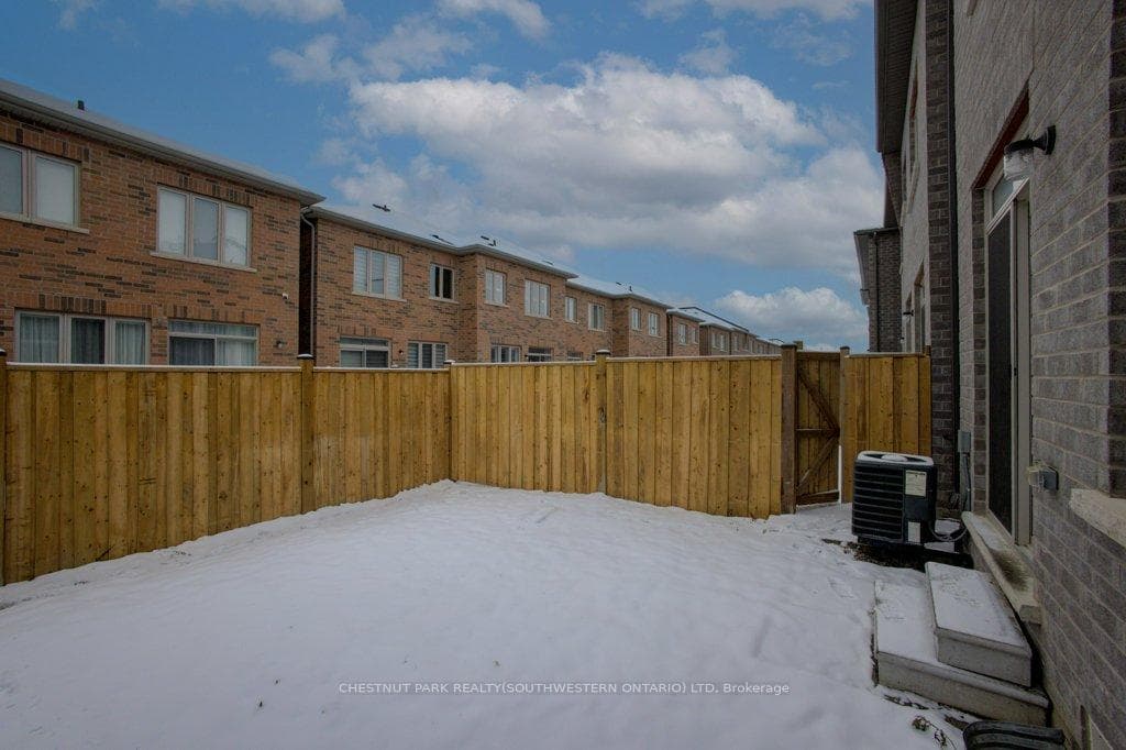5 Donald Ficht Crescent photo 35