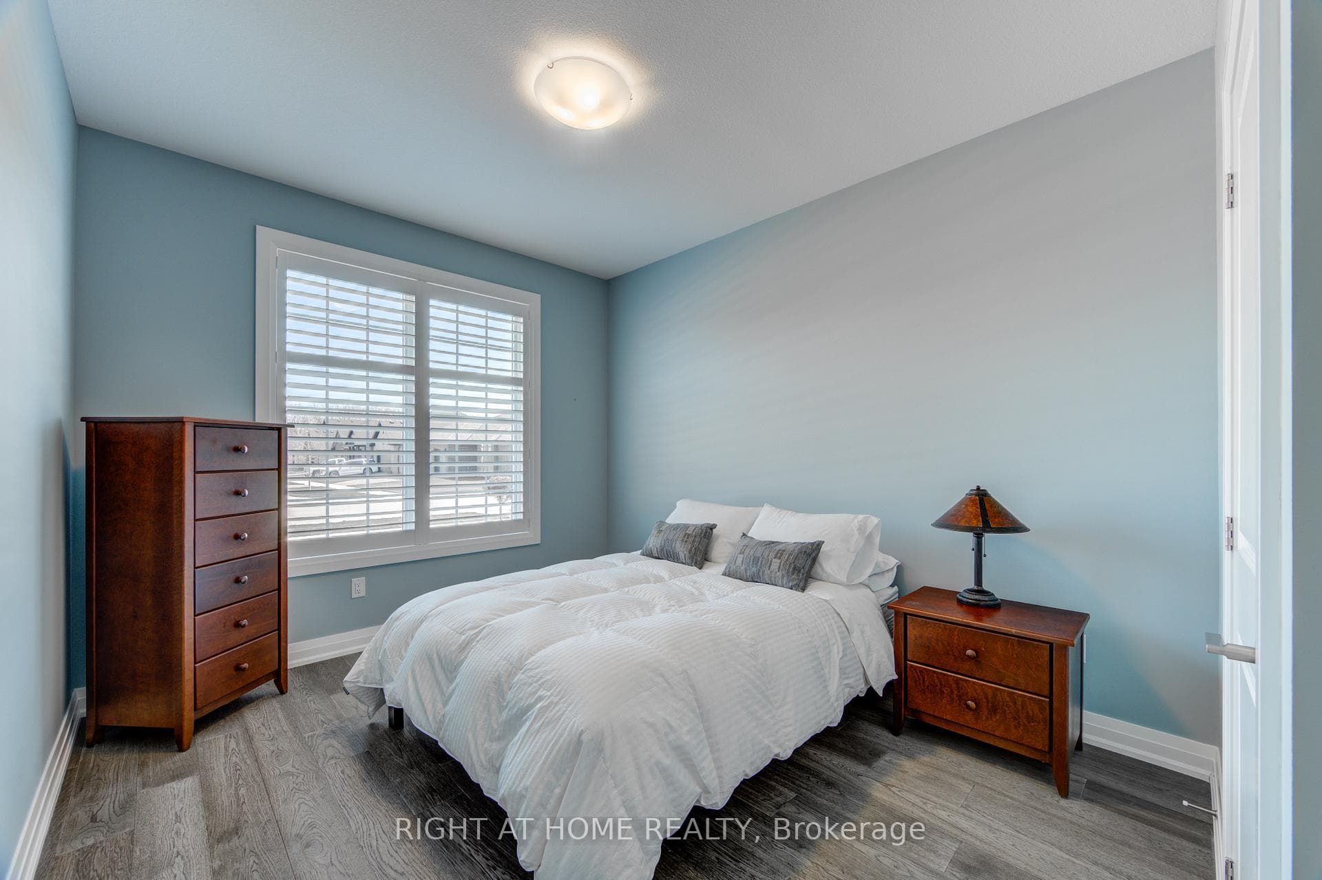 2043 LOCKWOOD Crescent photo 30