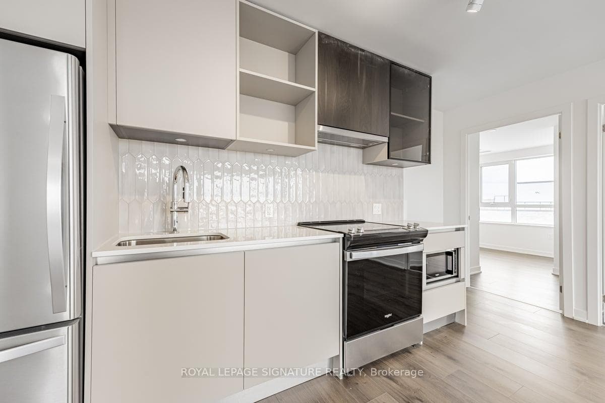 395 Dundas Street Unit 429 photo 2