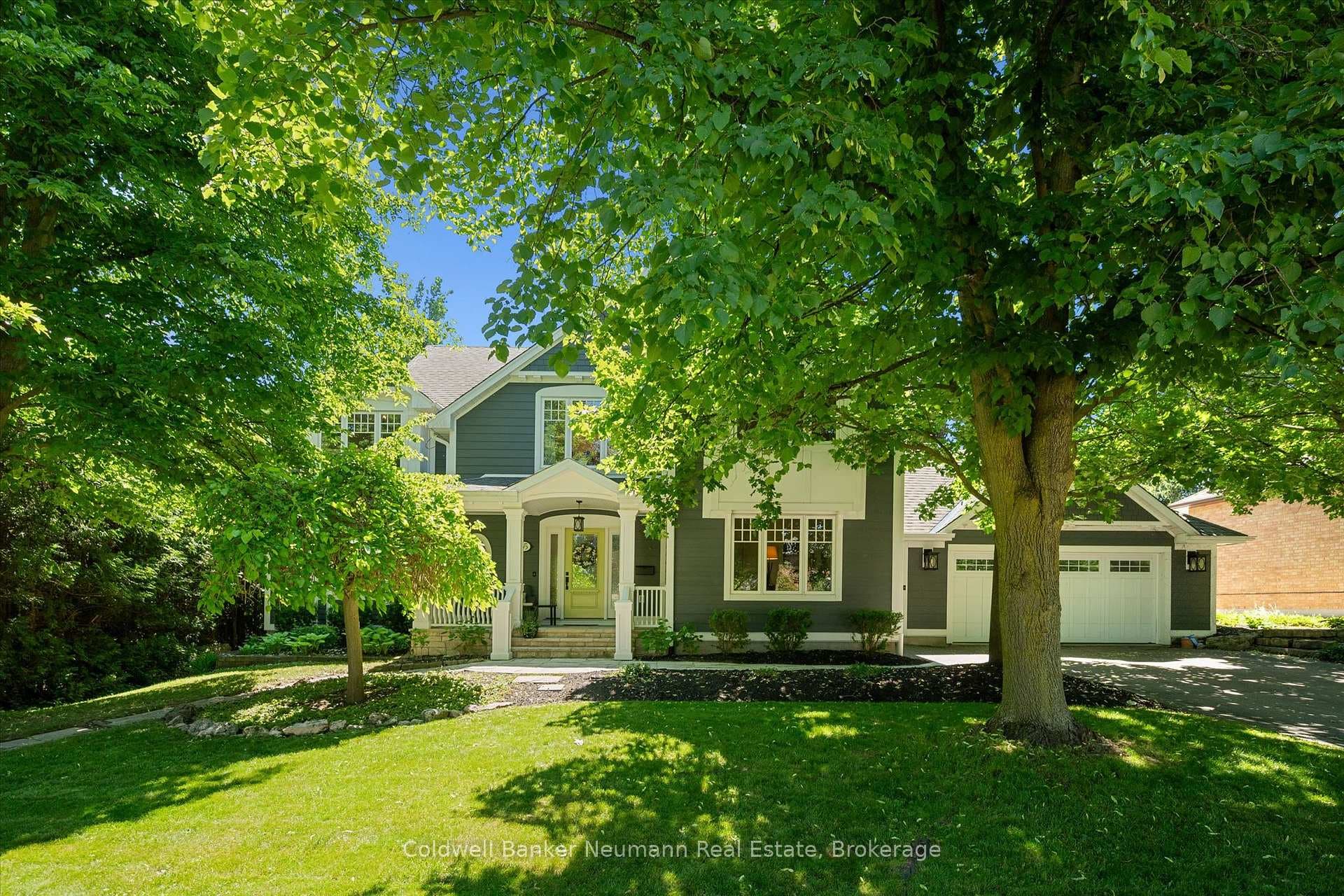 35 Monticello Crescent photo 1
