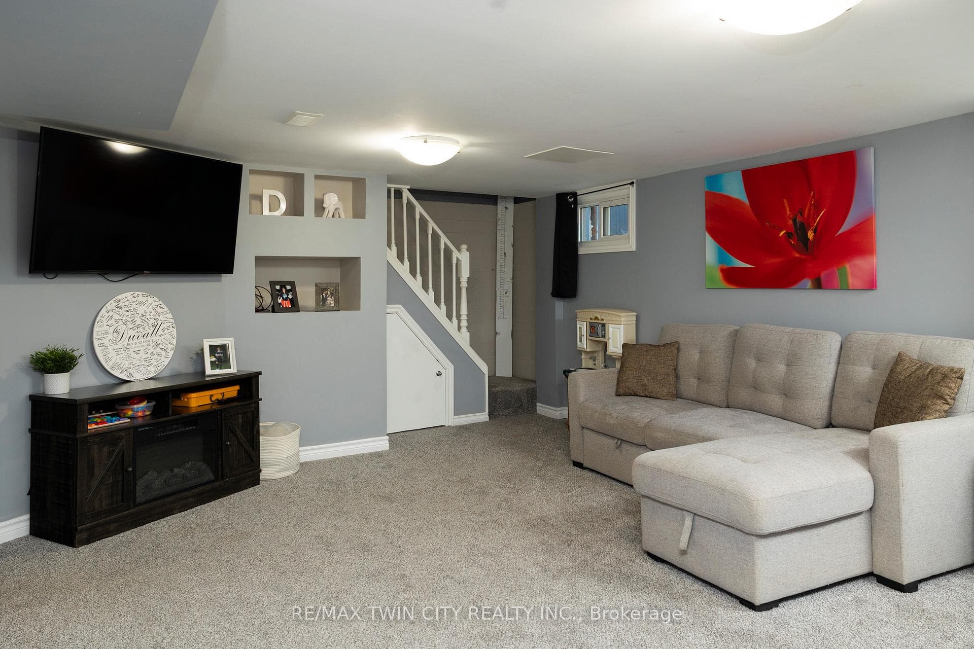 92 SOVEREIGN Street photo 17