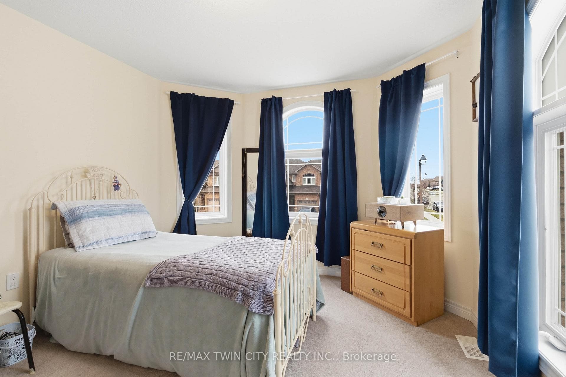 1 Charleswood Crescent photo 25