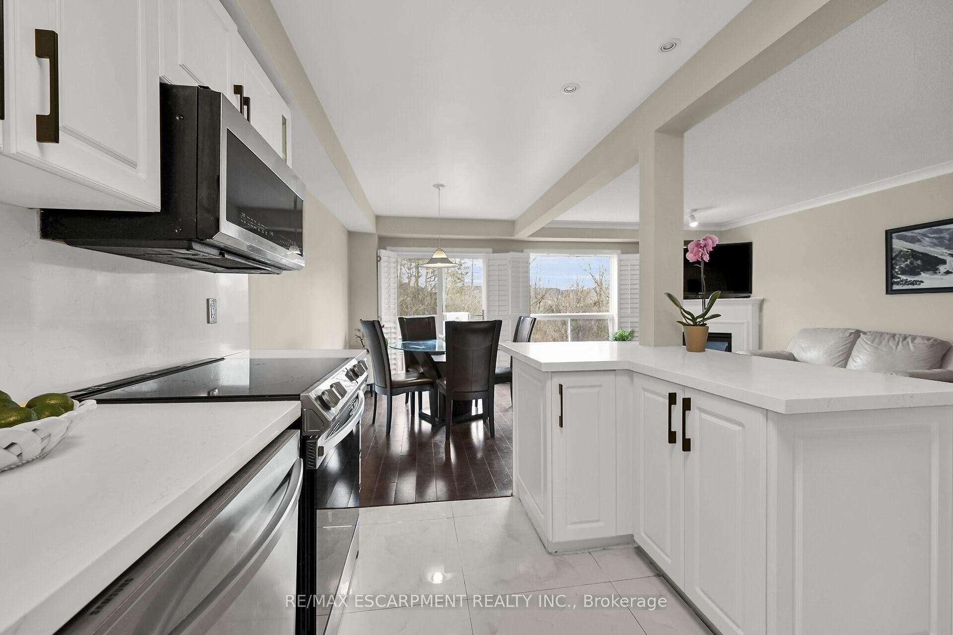 2151 Walkers Line Unit 10 photo 8