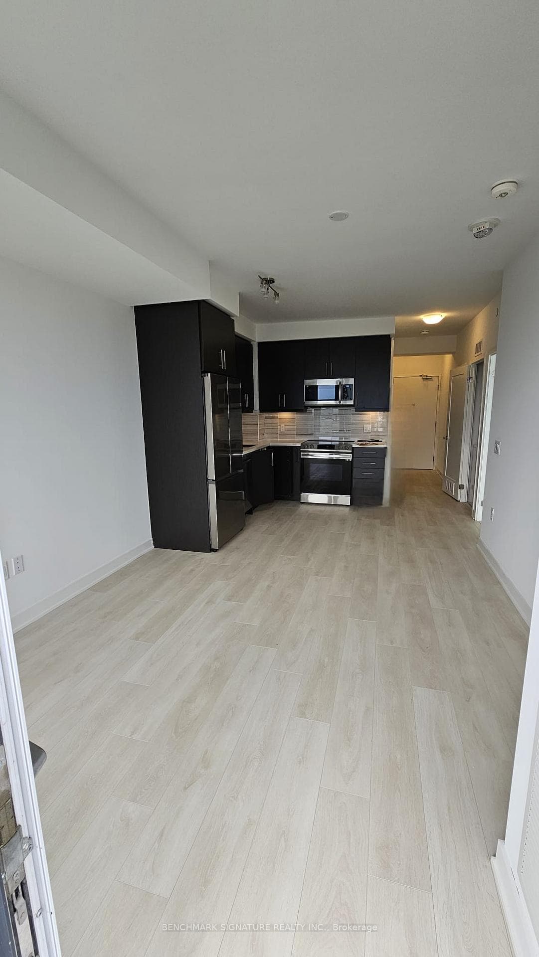 95 Oneida Crescent Unit 1001 photo 13