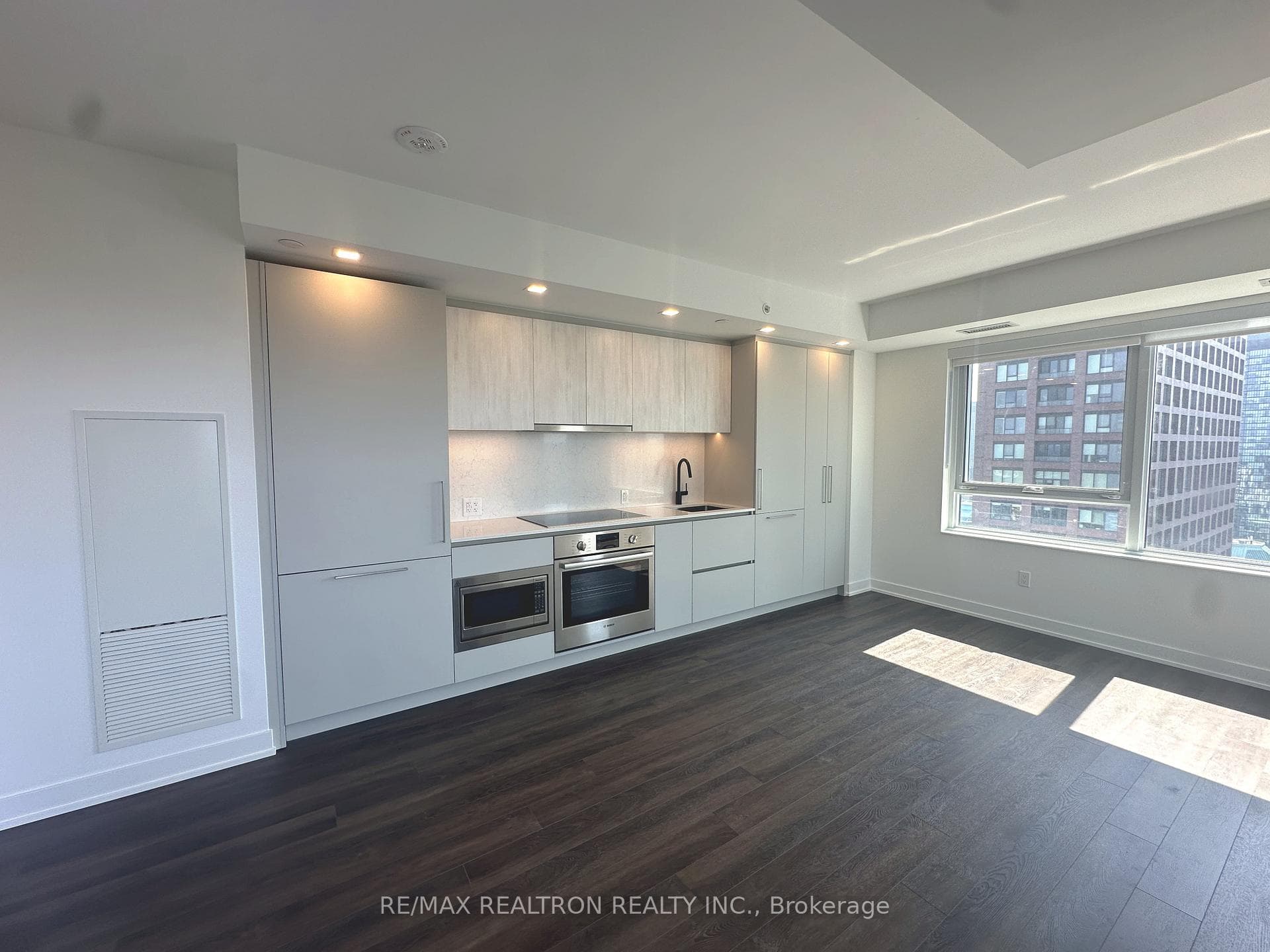 609 Sherbourne Street Unit 3004 photo 1