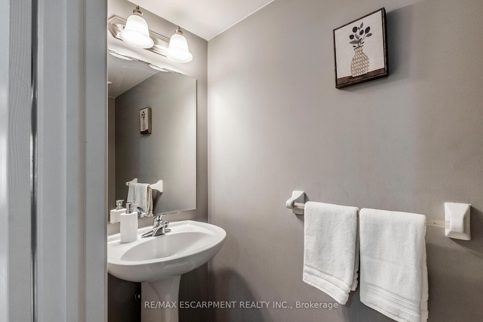 280 Wetenhall Landing photo 16