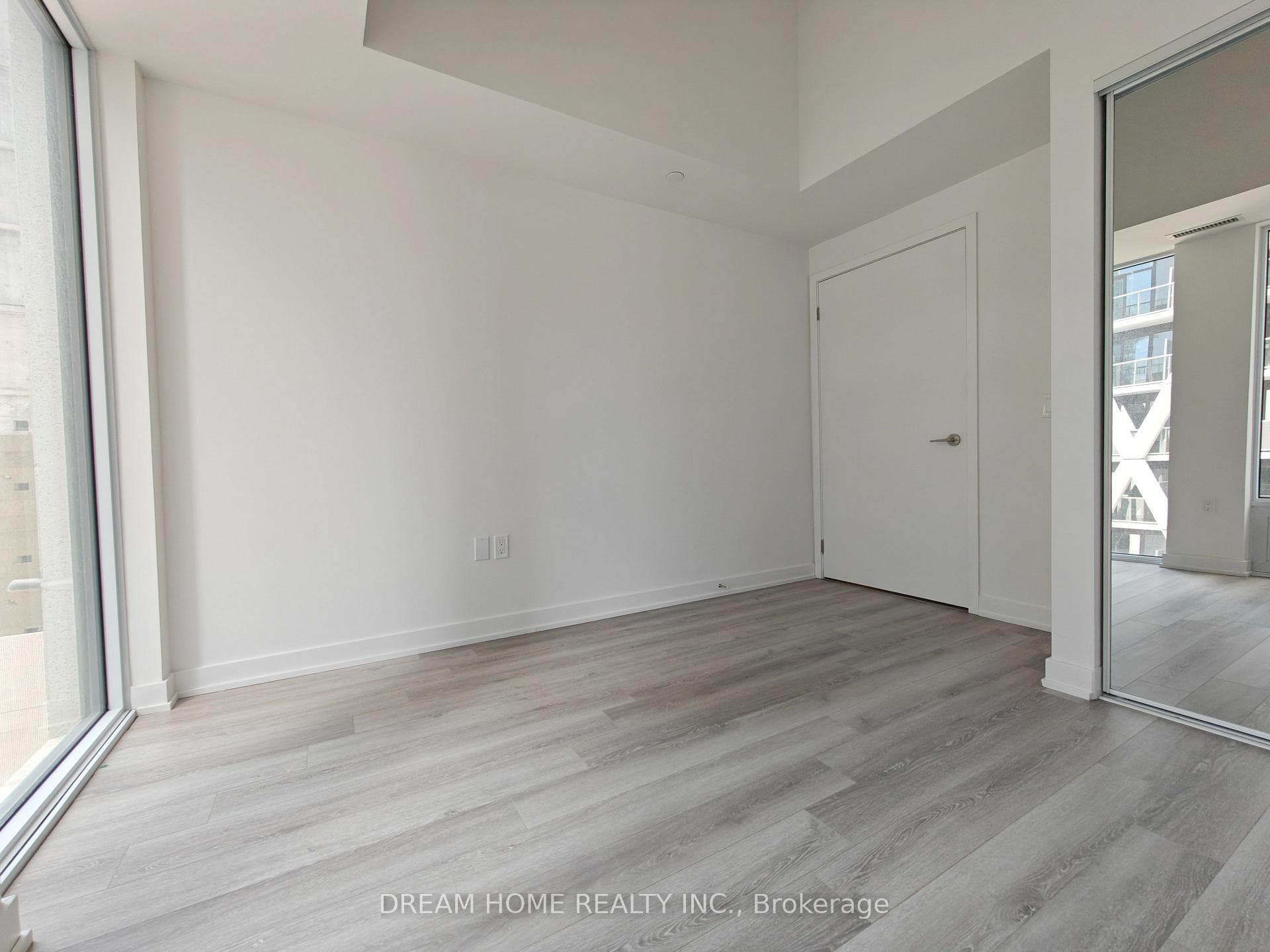 238 Simcoe Street Unit 1107 photo 17