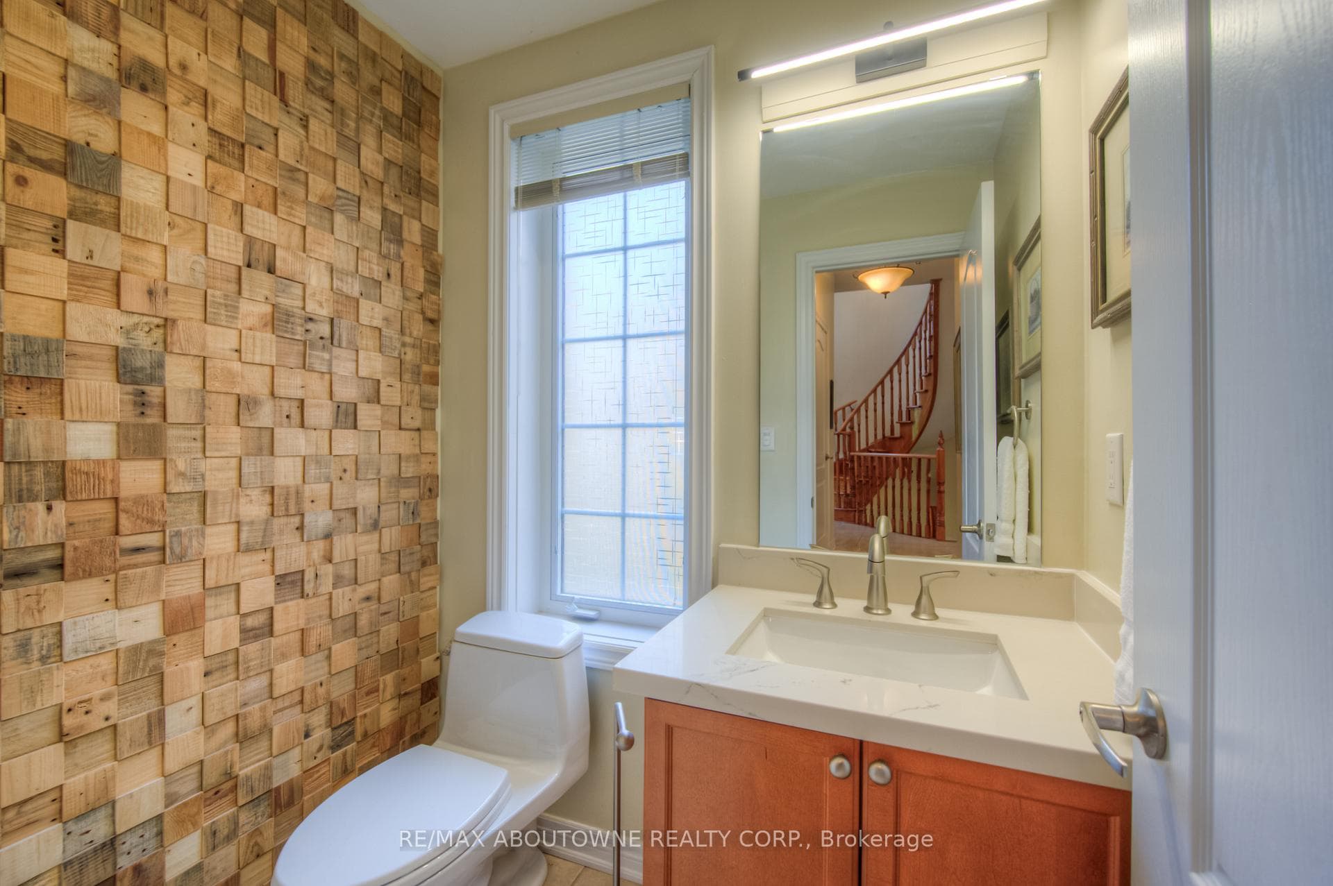 2386 Wasaga Drive photo 14