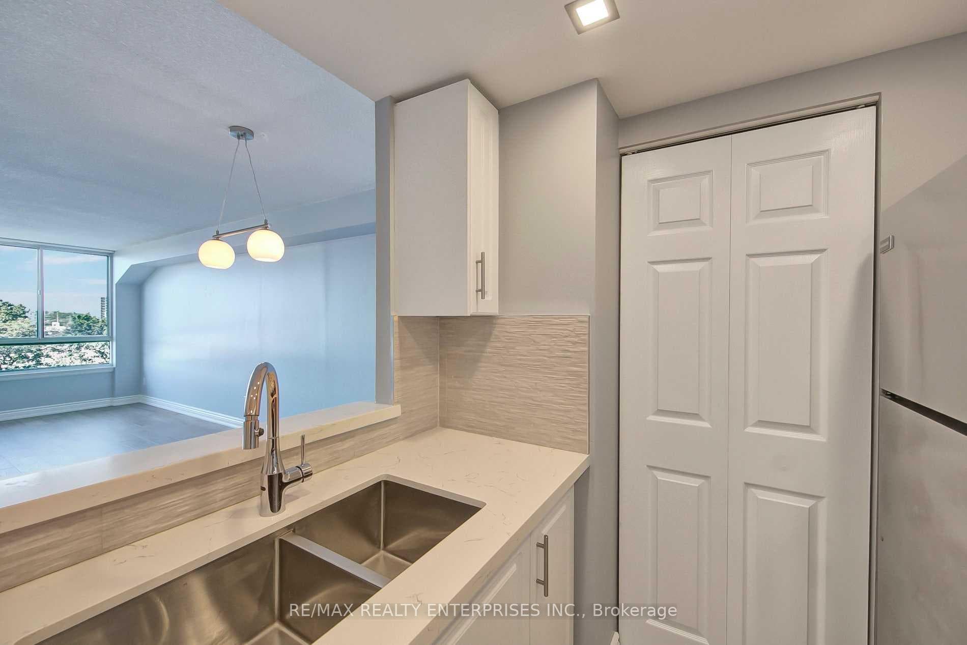 1001 Cedarglen Gate Unit 420 photo 12