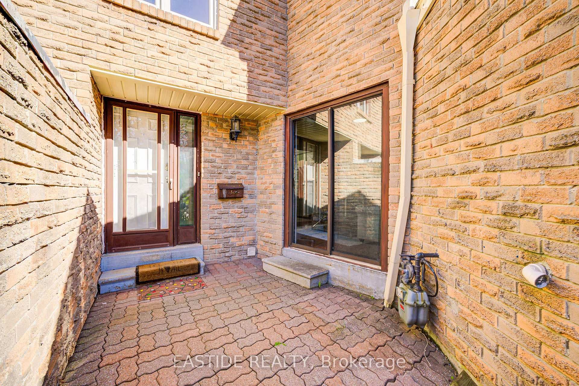 55 Ambercroft Boulevard photo 2