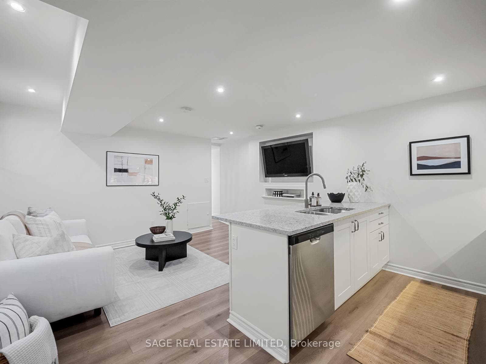 76 Boultbee Avenue Unit Lower photo 11