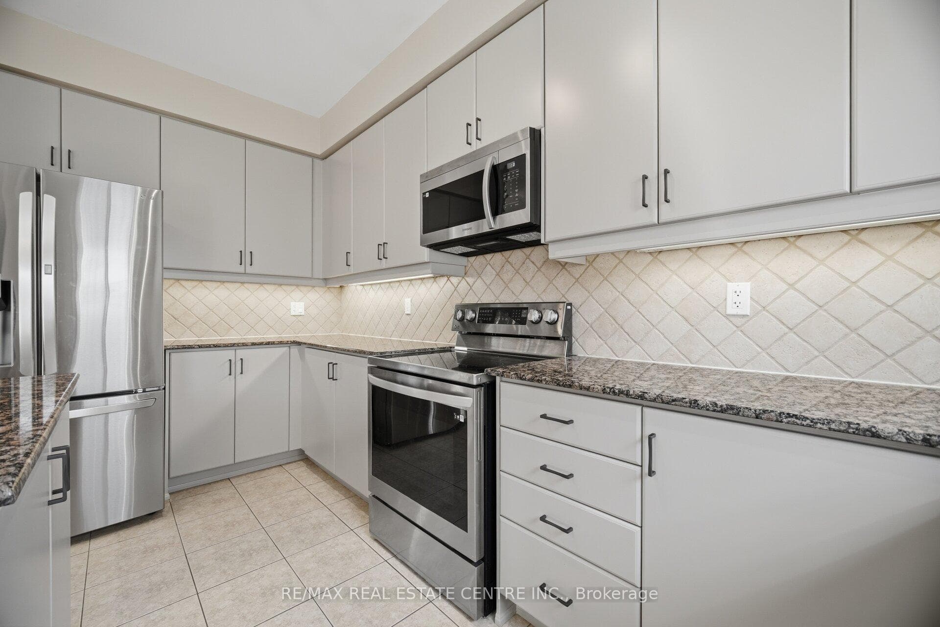 366 Hobbs Crescent photo 21