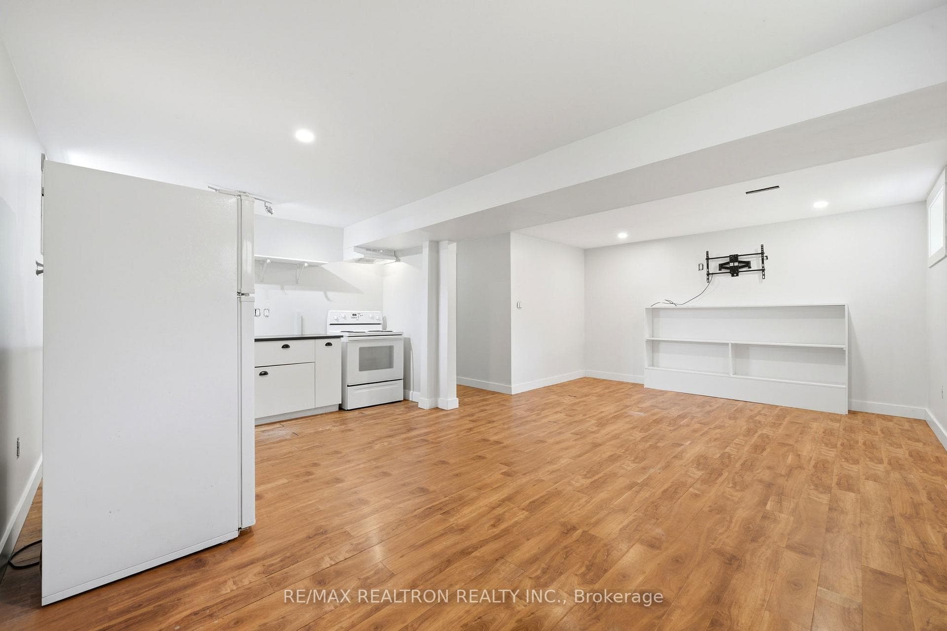 13 SPRINGDALE Drive Unit Lower photo 12