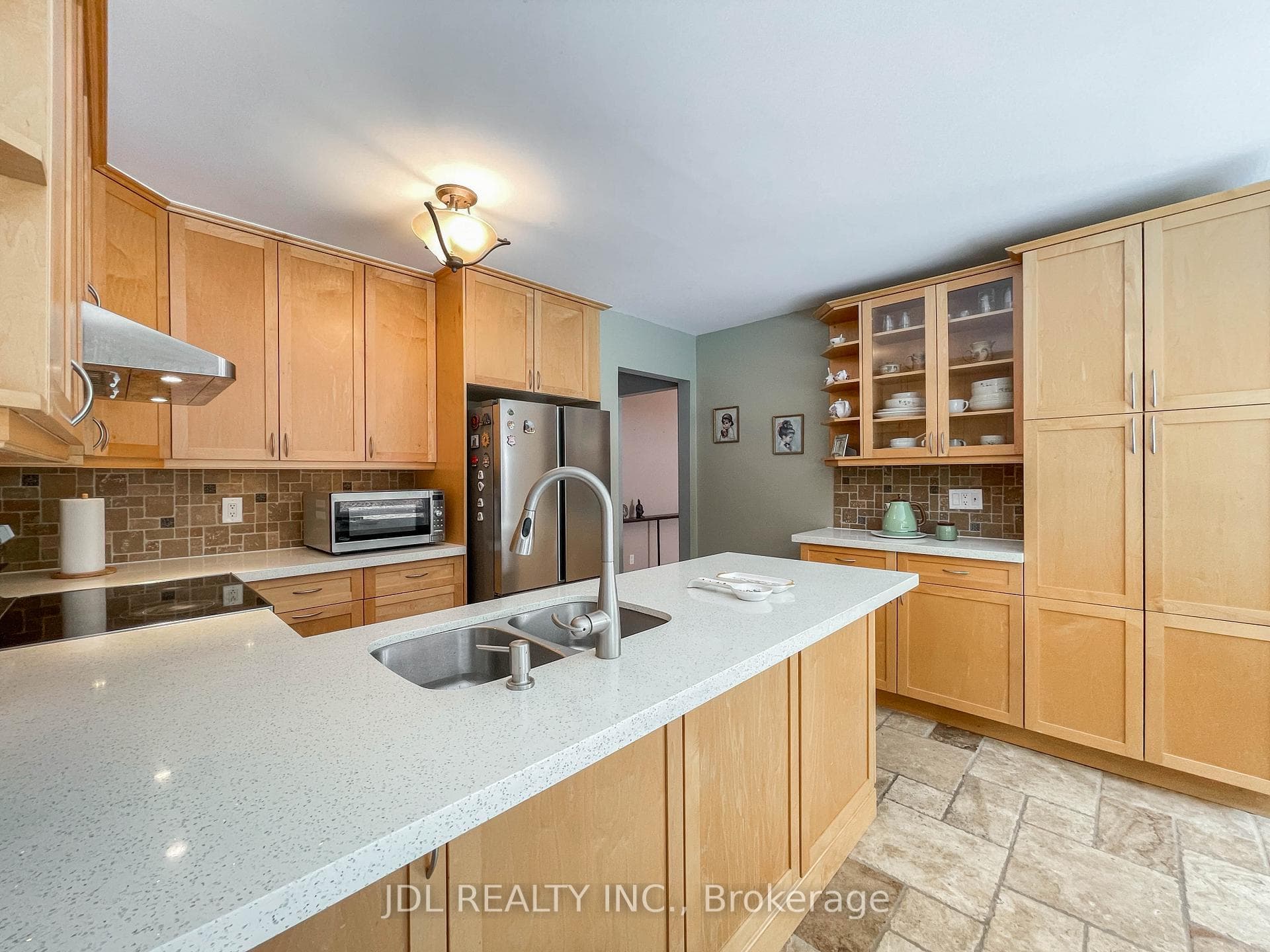 126 Weir Crescent photo 15
