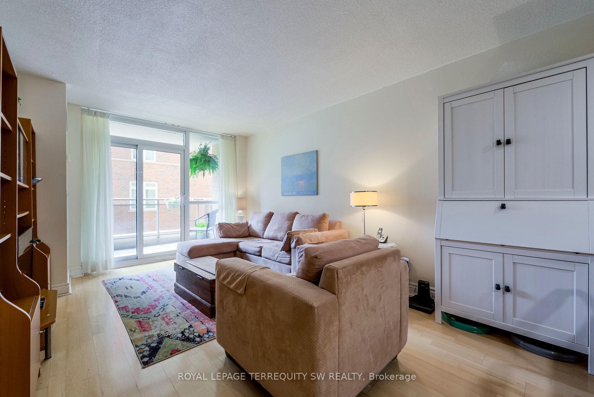 123 Eglinton Avenue Unit 206 photo 11