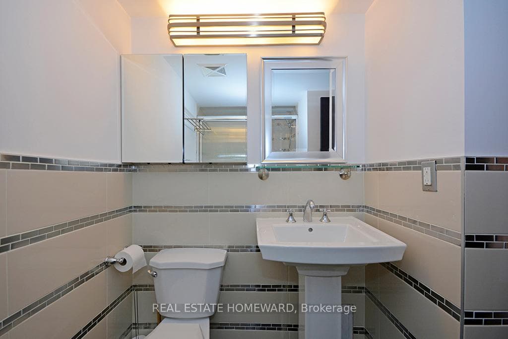 117 Gerrard Street Unit 206 photo 16