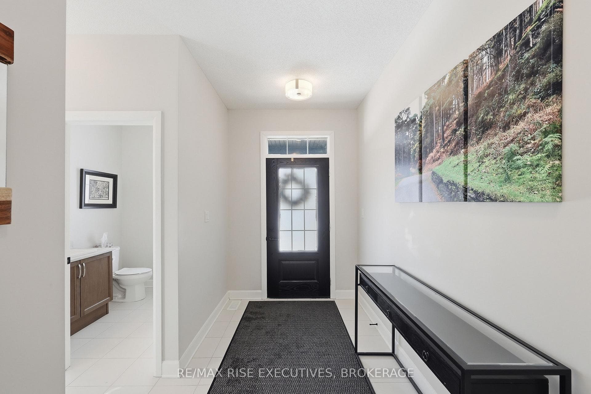 692 Halloway Drive photo 2