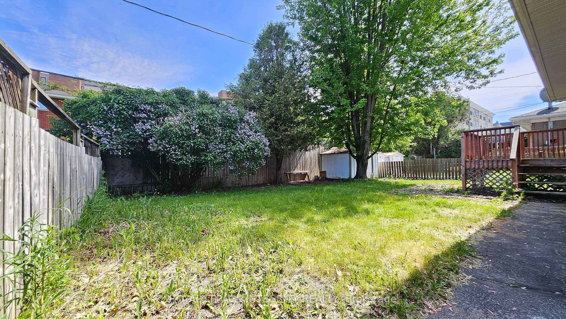 1764 Gage Crescent photo 5