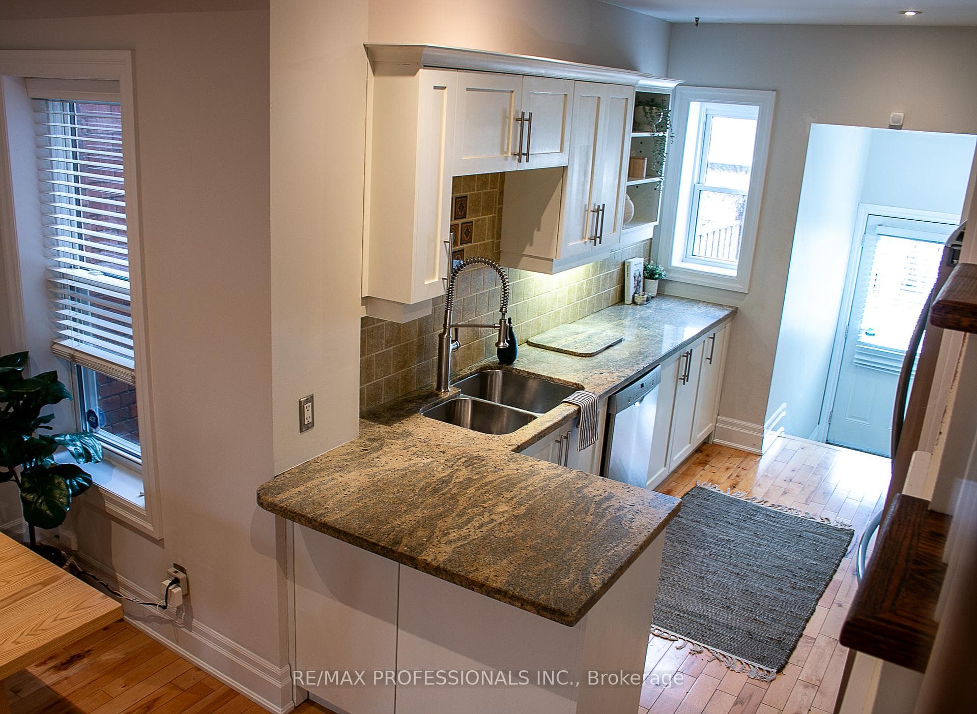 222 Campbell Avenue photo 13