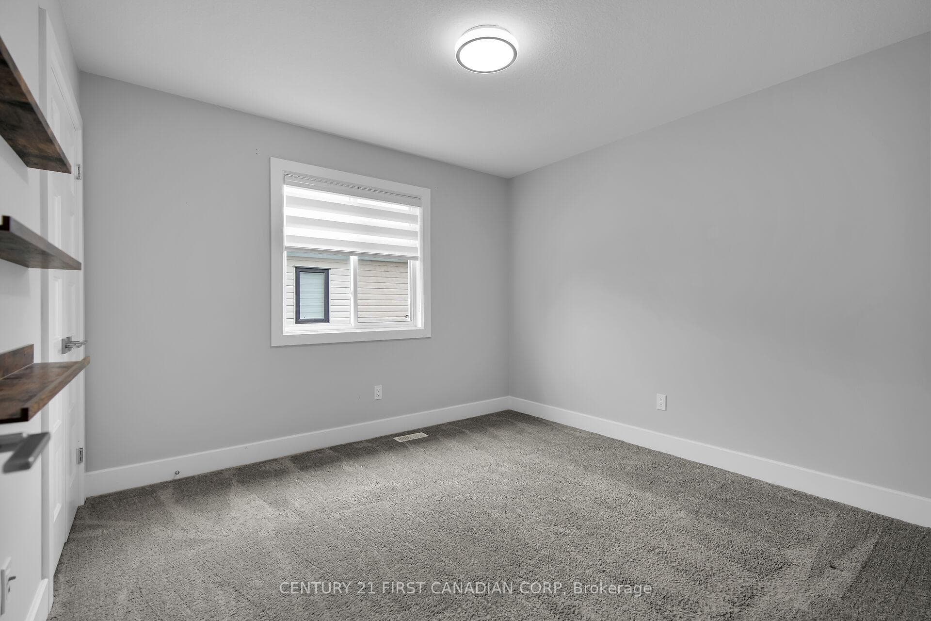 1576 Dylan Street photo 24