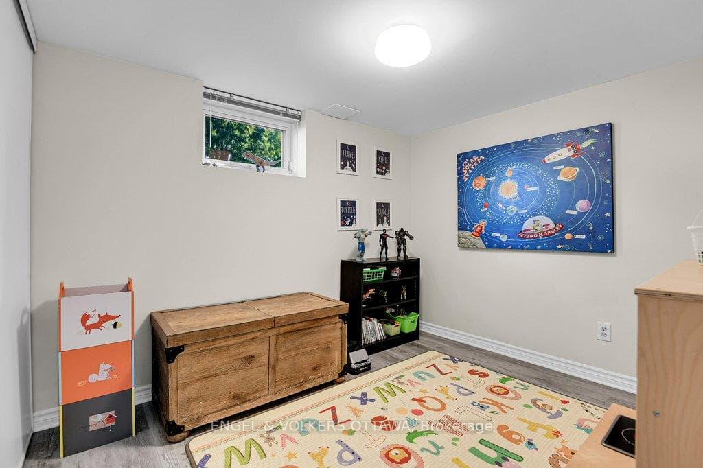 2565 Elmhurst Street photo 27