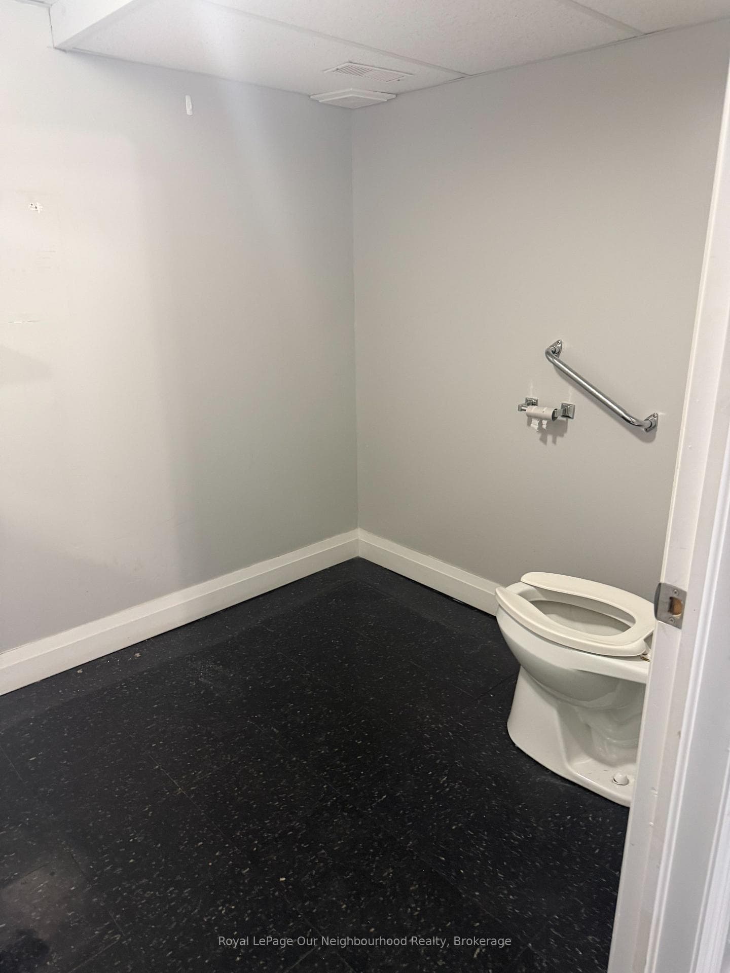 444 Dundas Street photo 7