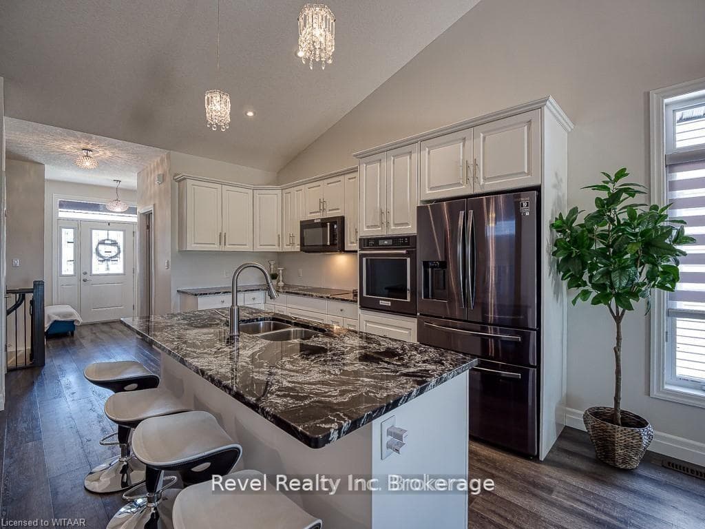 1072 Alberni Road photo 13