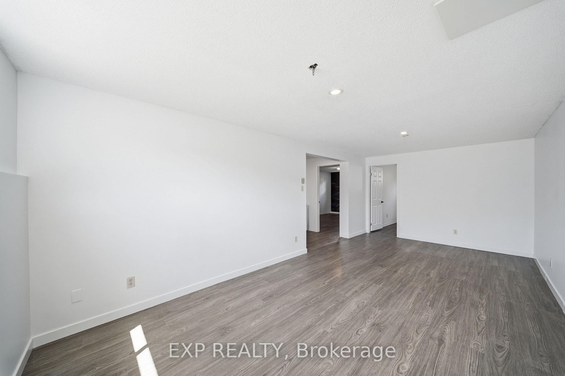 901 MORRIS Street photo 24