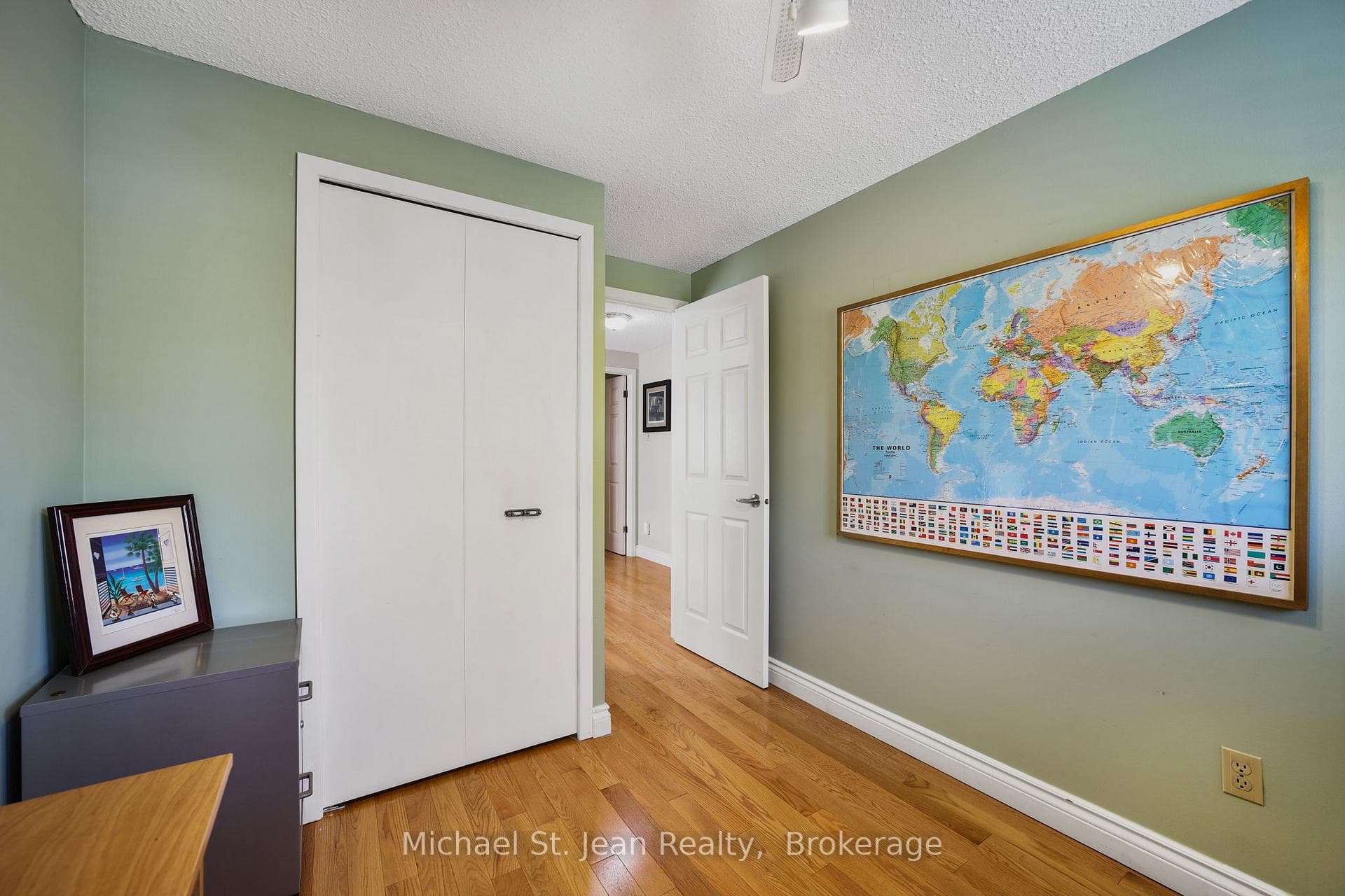 3236 Hornbeam Crescent photo 22