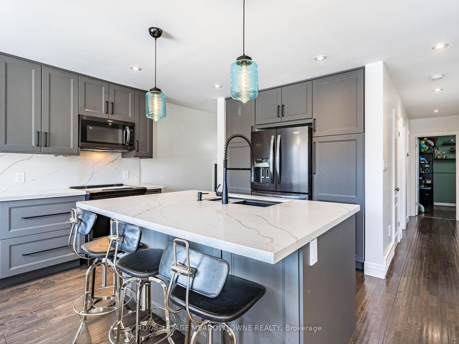 48 Chatsworth Drive photo 5