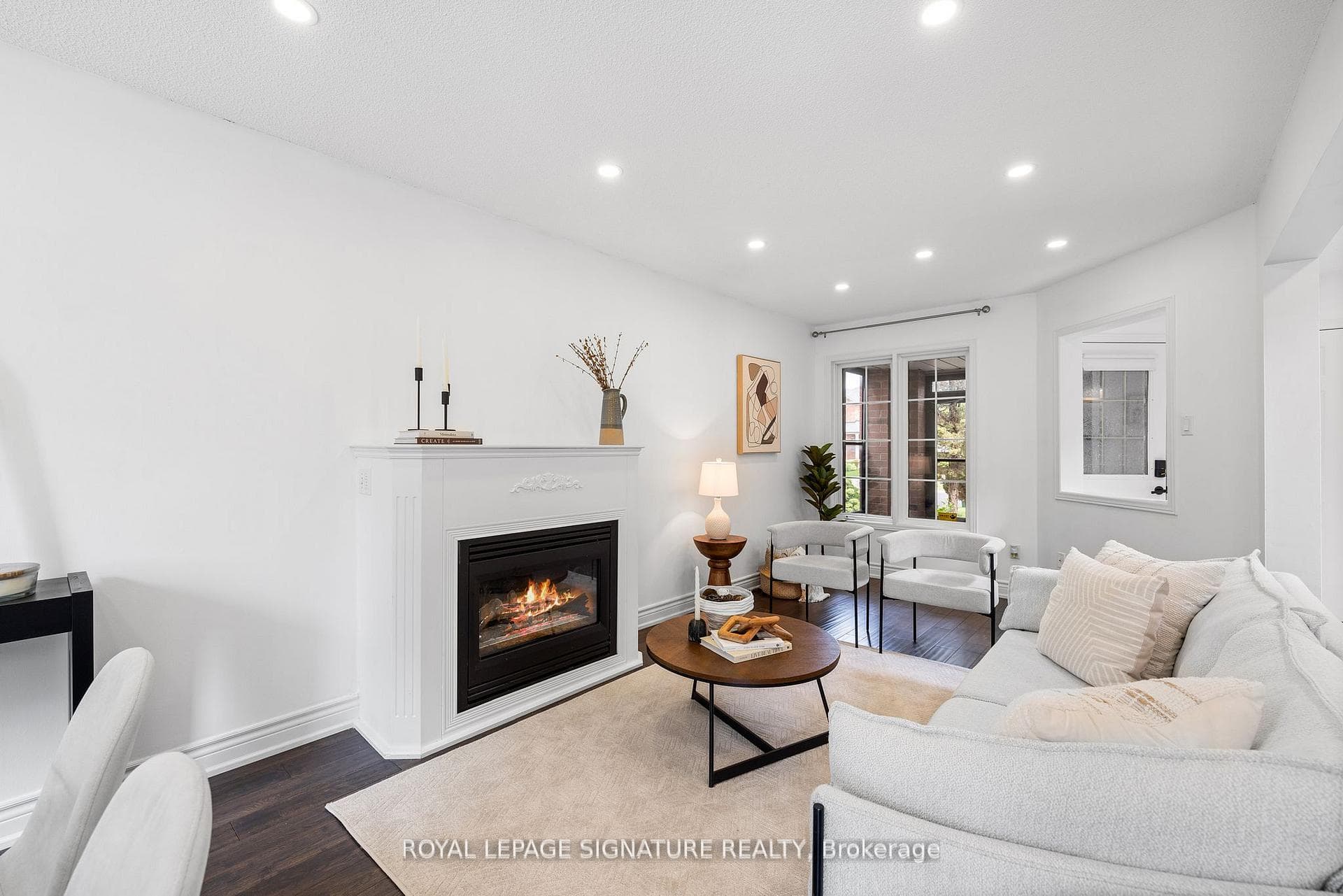 54 Elena Crescent photo 11