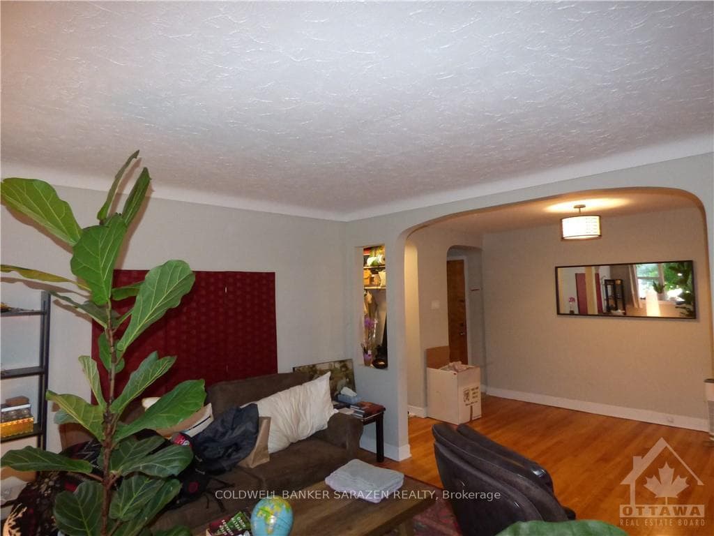 682 IRENE Crescent Unit 2 photo 5