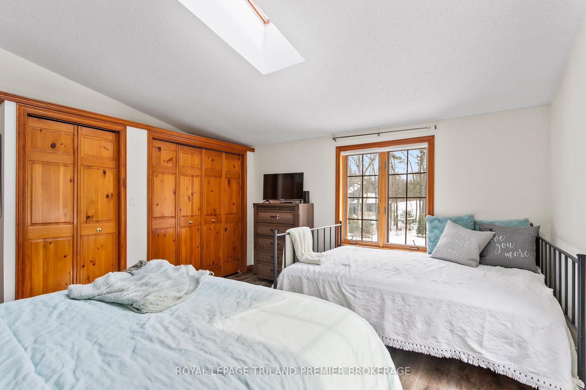 9936 ONTARIO Street photo 28
