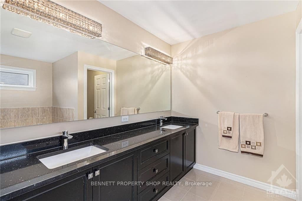 136 GRAINSTONE Way photo 13