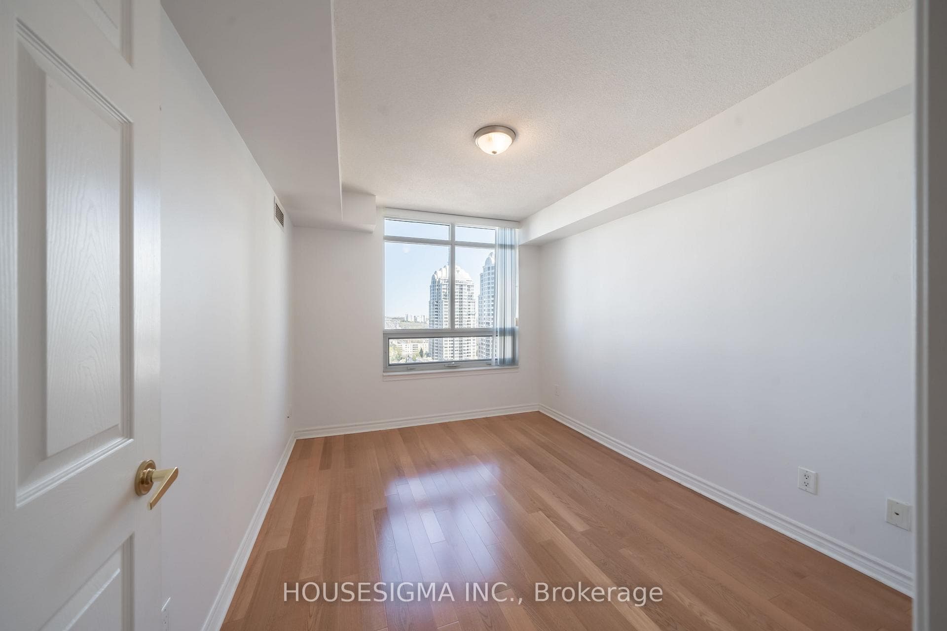 18 Kenaston Gardens Unit 1605 photo 6