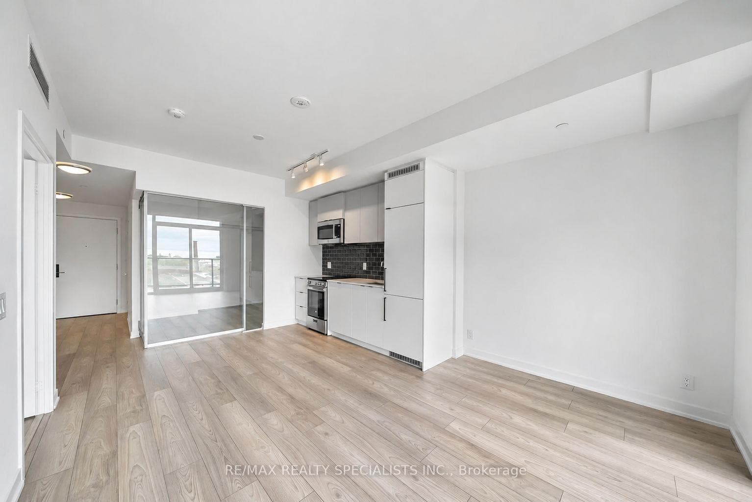 285 Dufferin Street Unit 817 photo 11