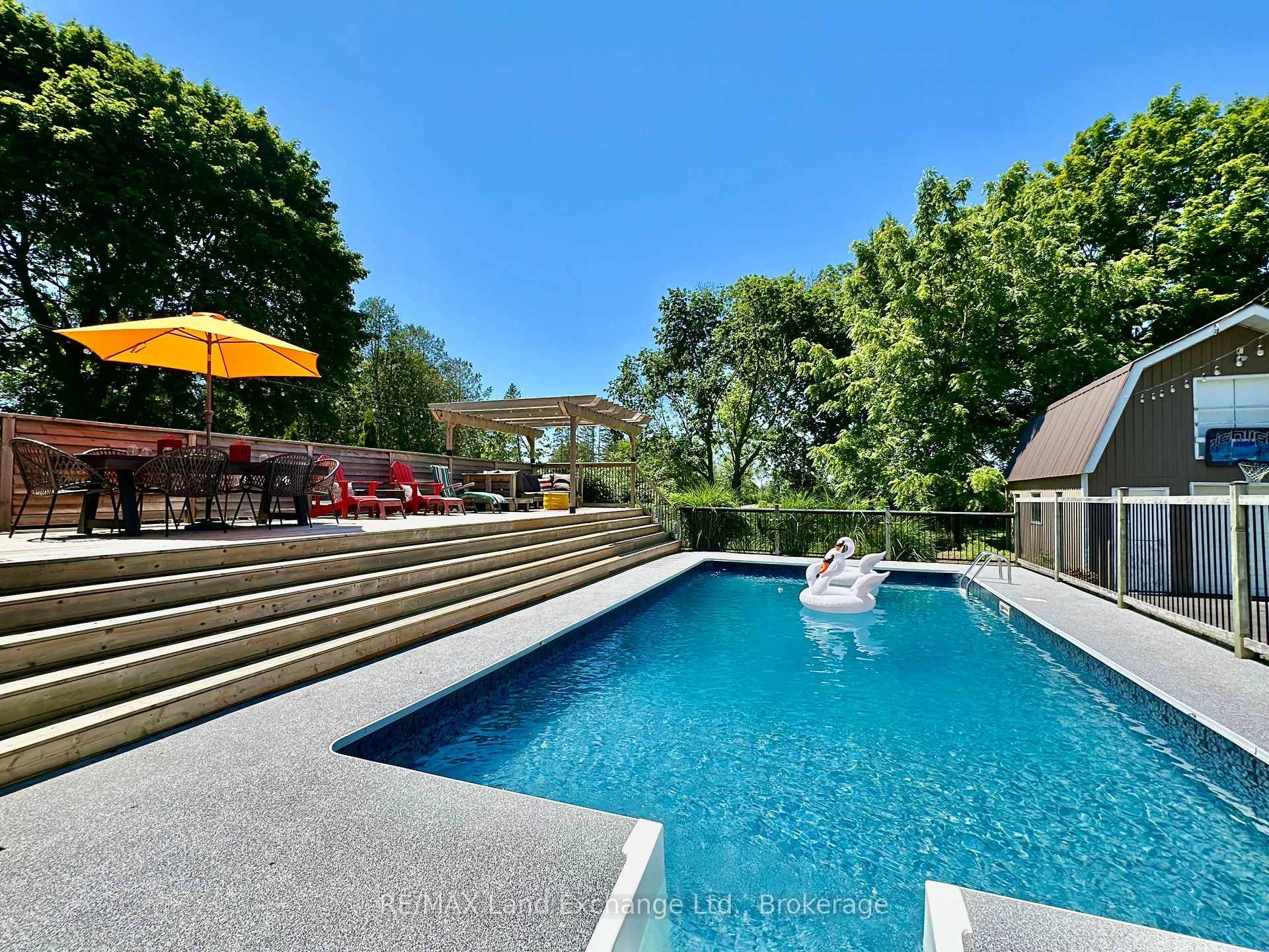 1186 QUEEN Street photo 31