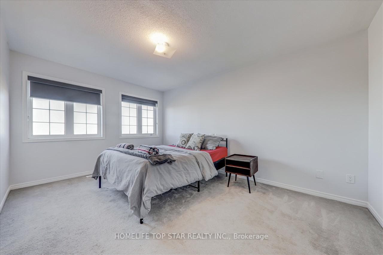 68 Harwood Avenue photo 17