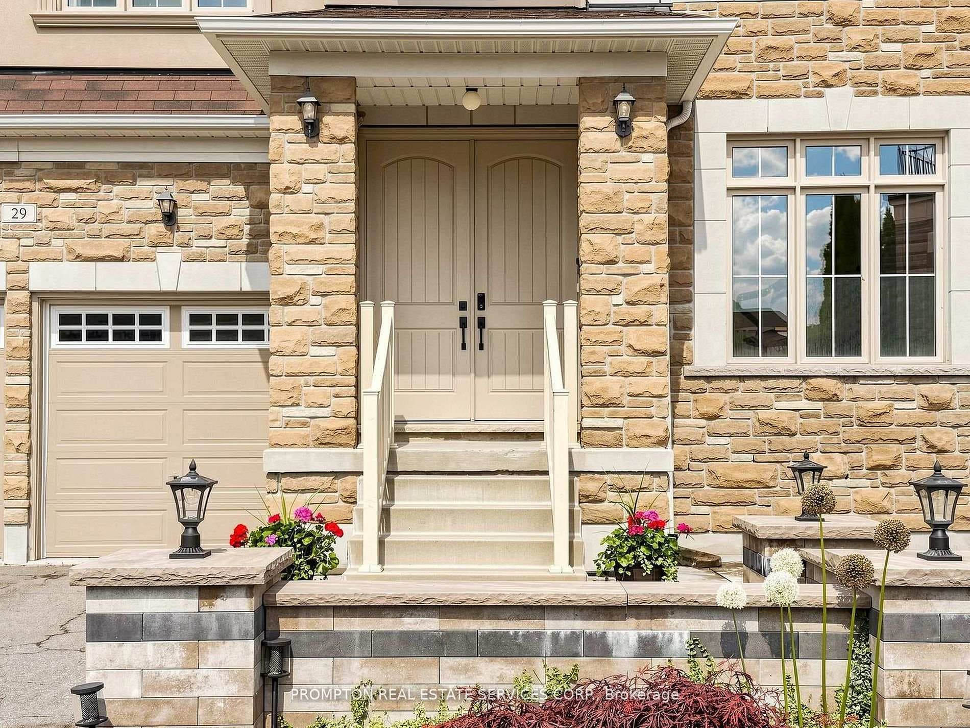 29 Beebe Crescent photo 2