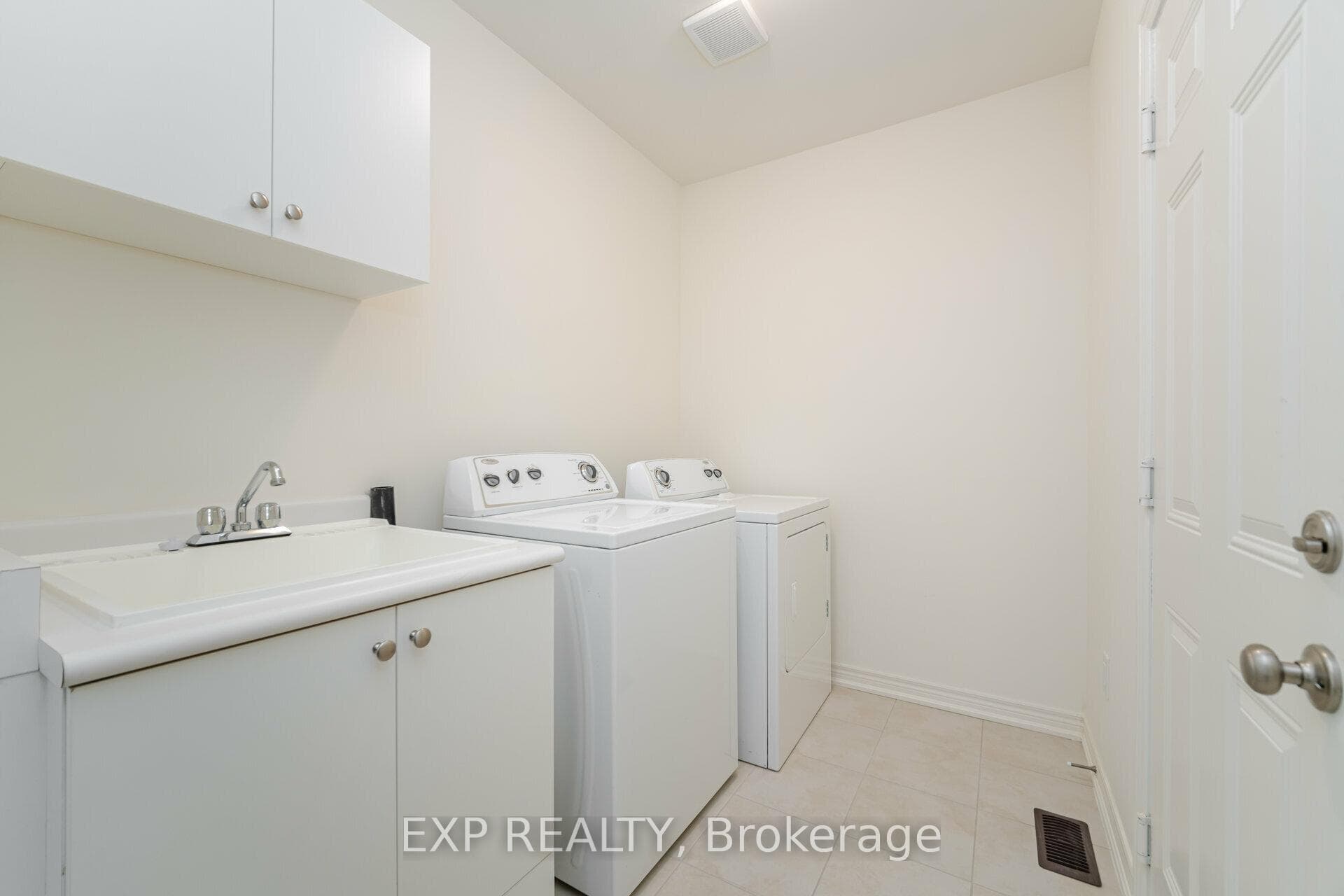4 Silver Meadows Gardens photo 19