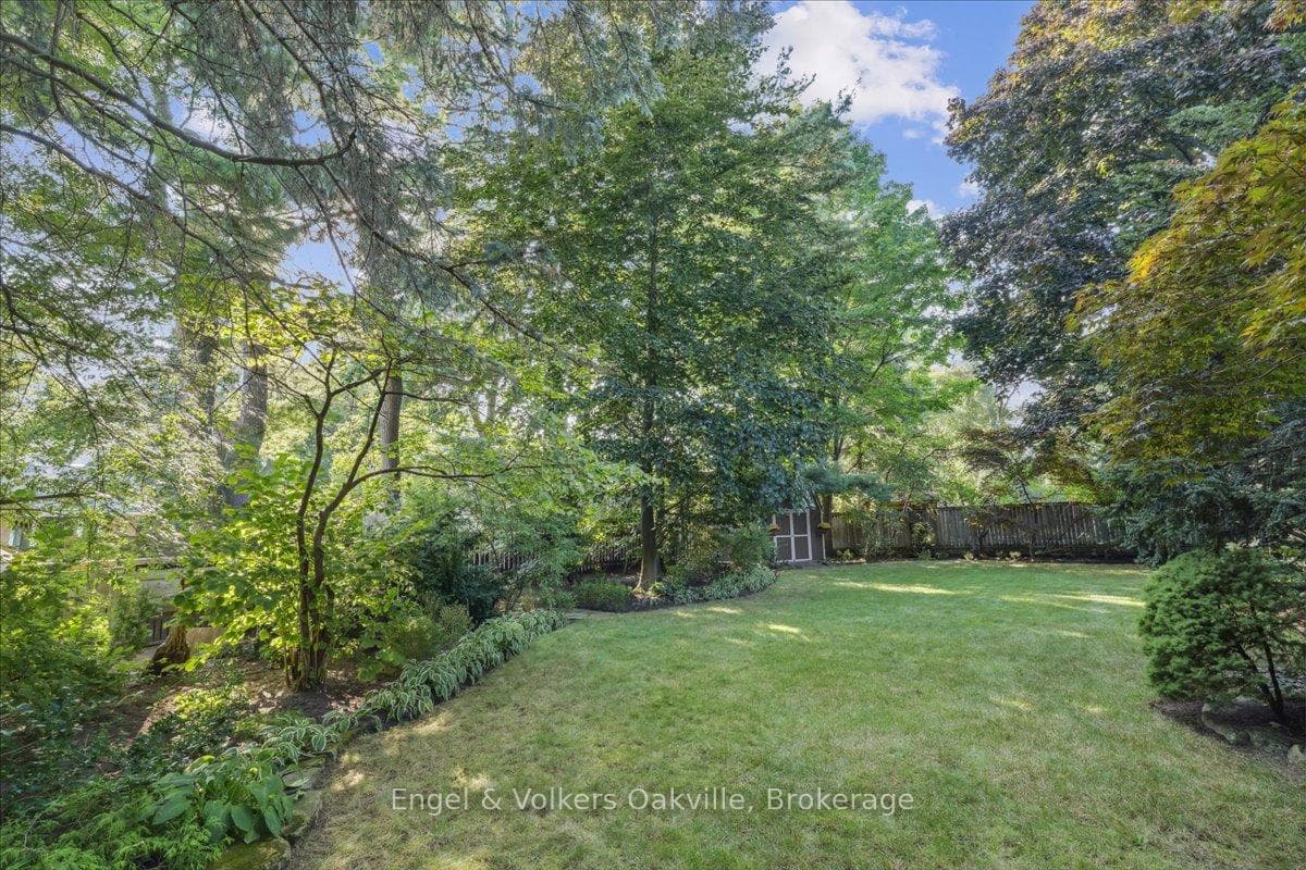 250 Gatestone Avenue photo 33