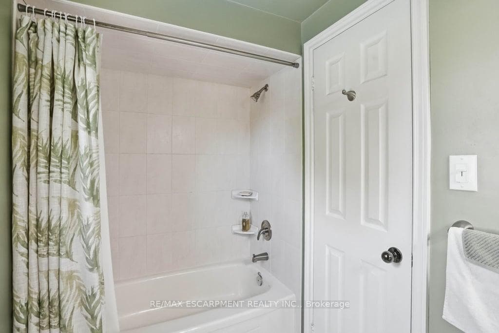 2193 Bader Crescent photo 27